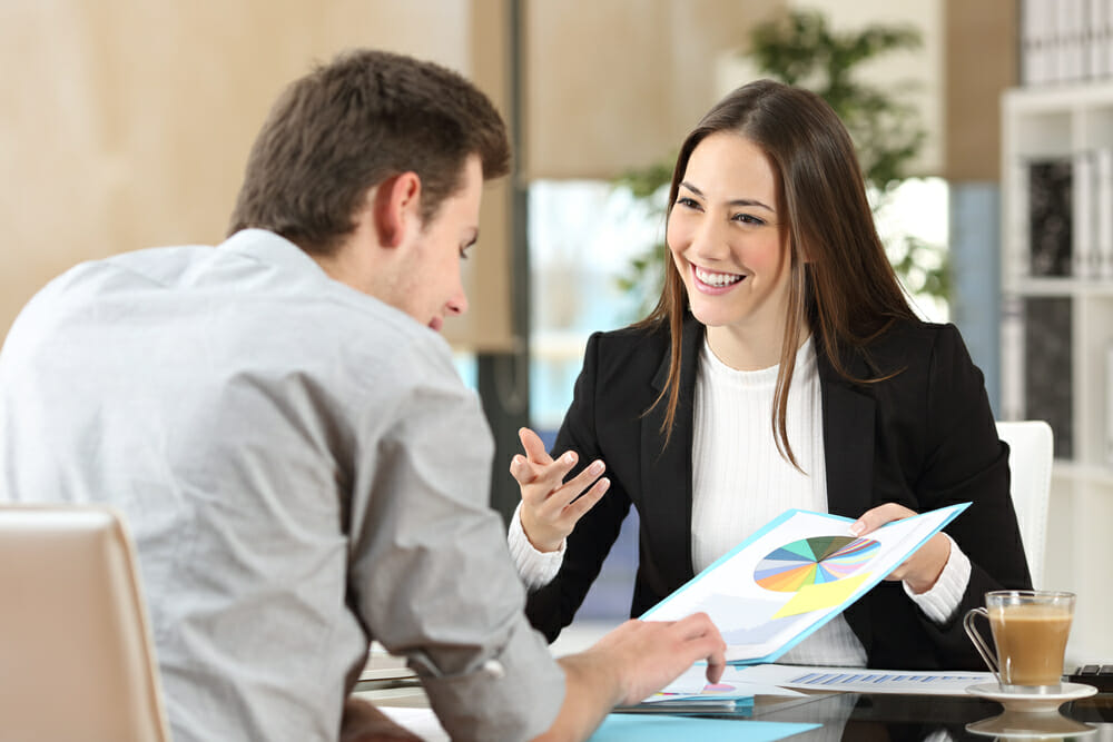 Marketing_Manager_explains_chart