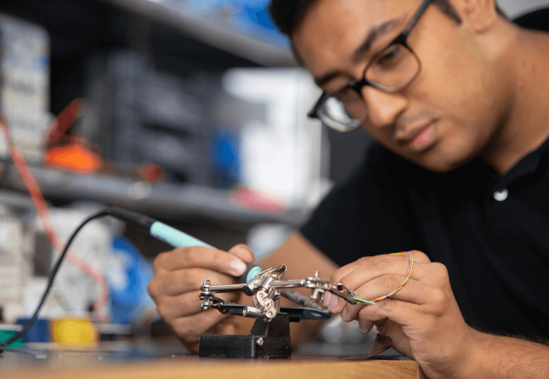 Electrical-Engineer-working-on-technology
